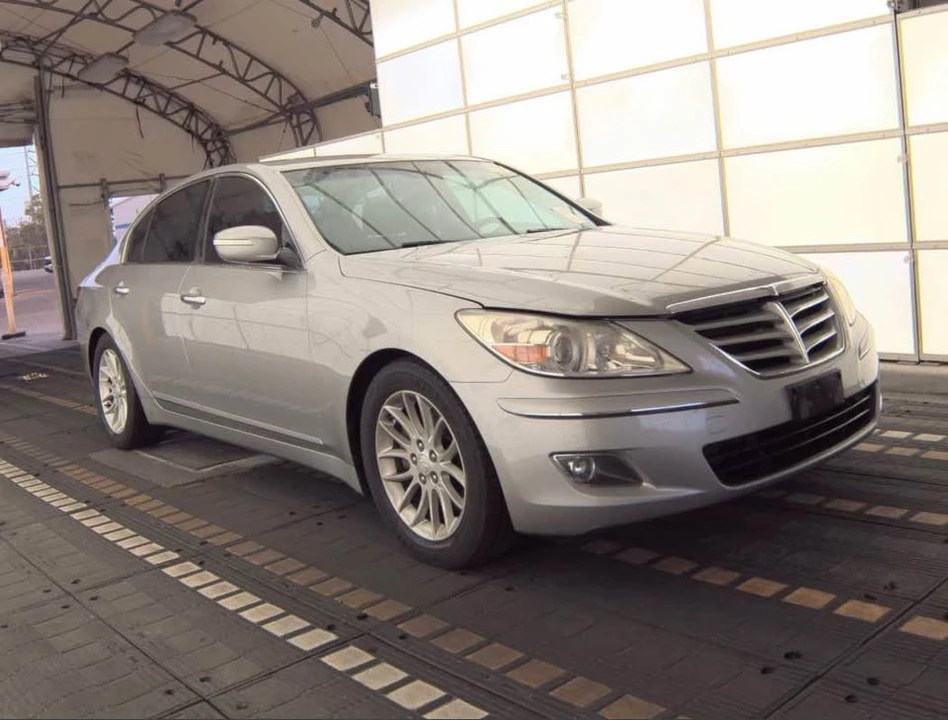 2011 Hyundai Genesis - Image 2 of 7