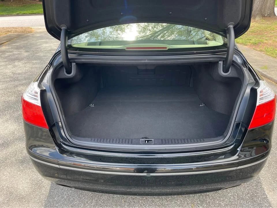 2011 Hyundai Genesis - Image 15 of 19