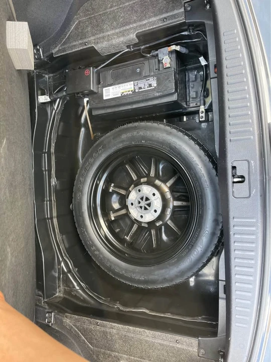2011 Hyundai Genesis - Image 19 of 19