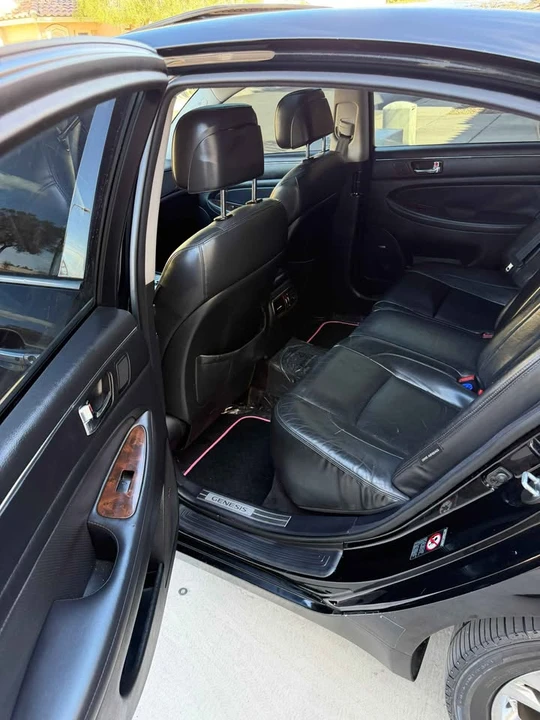 2011 Hyundai Genesis - Image 10 of 20