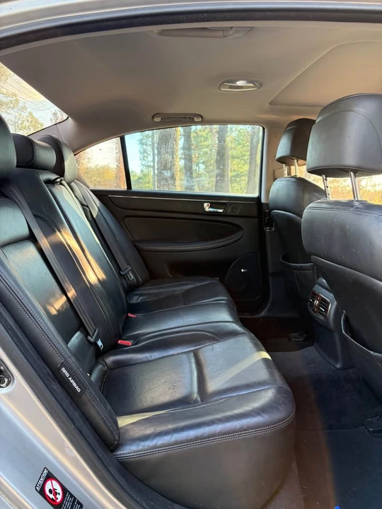 2011 Hyundai Genesis - Image 6 of 10