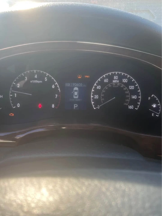 2011 Hyundai Genesis - Image 6 of 10