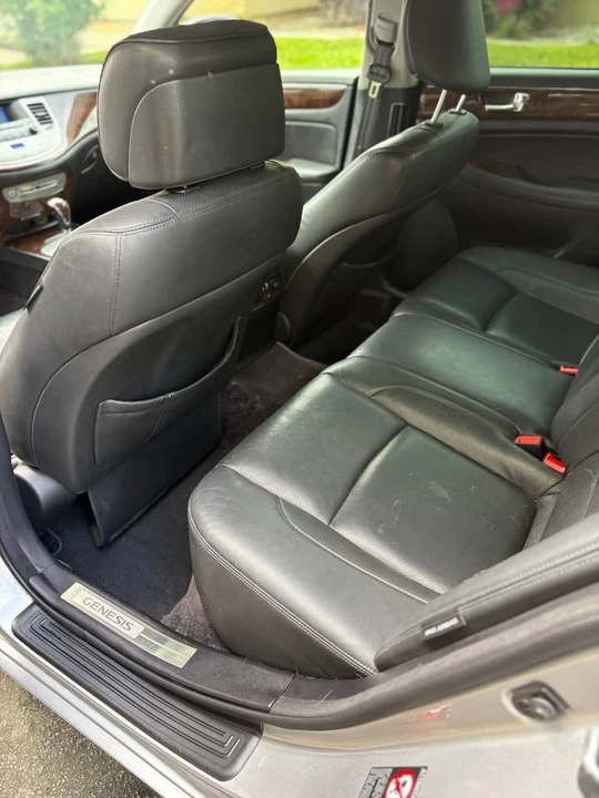 2011 Hyundai Genesis - Image 12 of 14