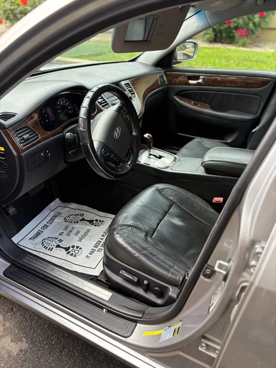 2011 Hyundai Genesis - Image 11 of 14