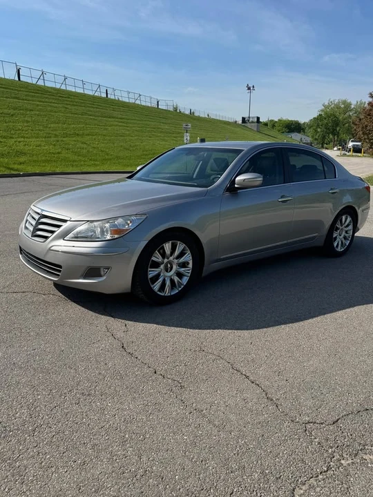 2011 Hyundai Genesis - Image 2 of 10