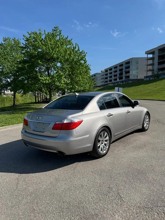 2011 Hyundai Genesis - Image 5 of 10