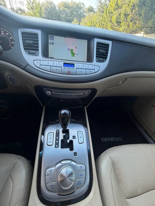 2011 Hyundai Genesis - Image 11 of 15