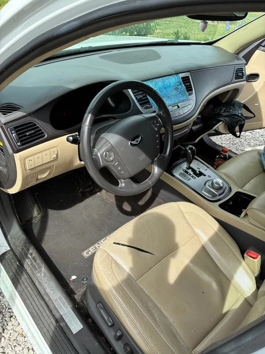 2011 Hyundai Genesis - Image 5 of 6