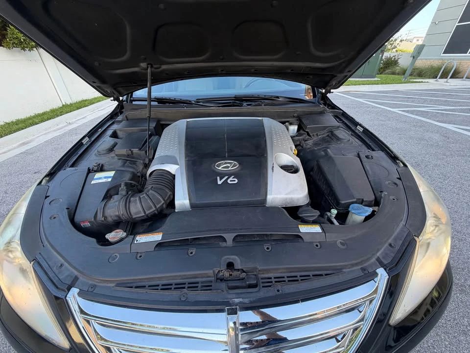 2011 Hyundai Genesis - Image 14 of 15