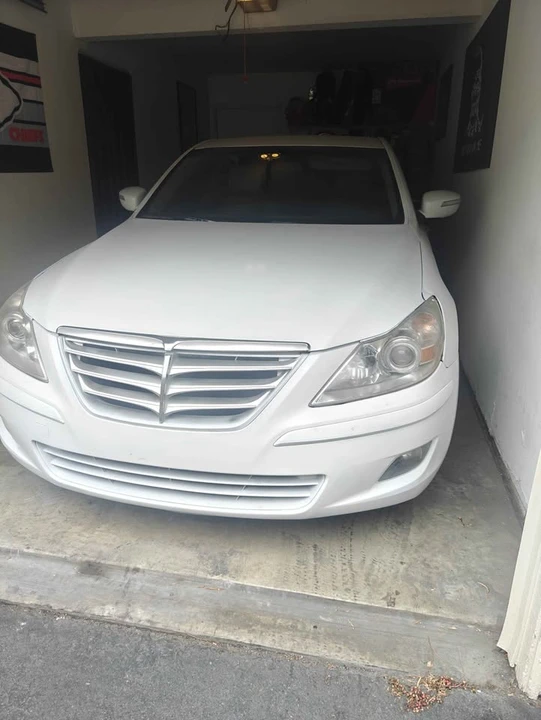 2011 Hyundai Genesis - Image 2 of 2