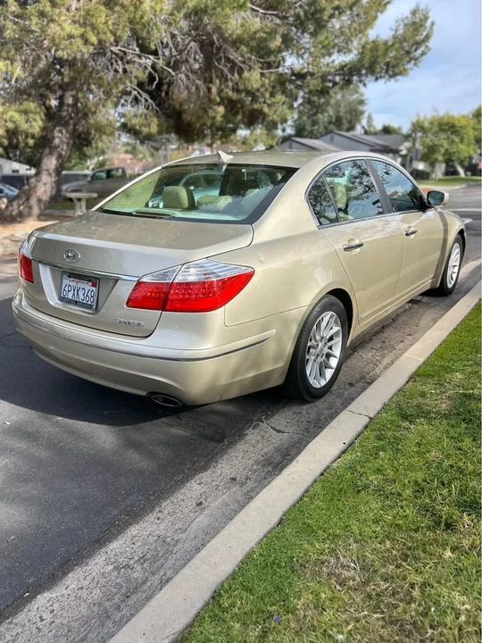 2011 Hyundai Genesis - Image 5 of 13