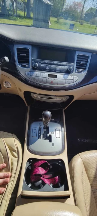 2011 Hyundai Genesis - Image 8 of 12