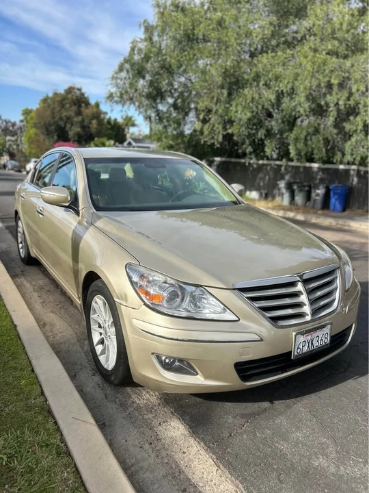 2011 Hyundai Genesis - Image 2 of 13
