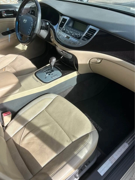2011 Hyundai Genesis - Image 7 of 13