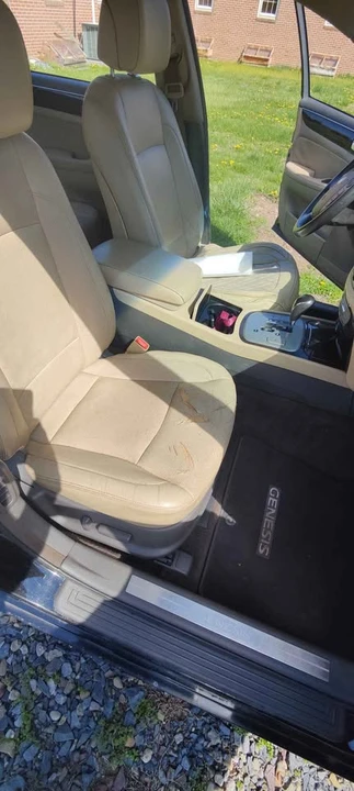 2011 Hyundai Genesis - Image 10 of 12