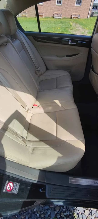2011 Hyundai Genesis - Image 11 of 12