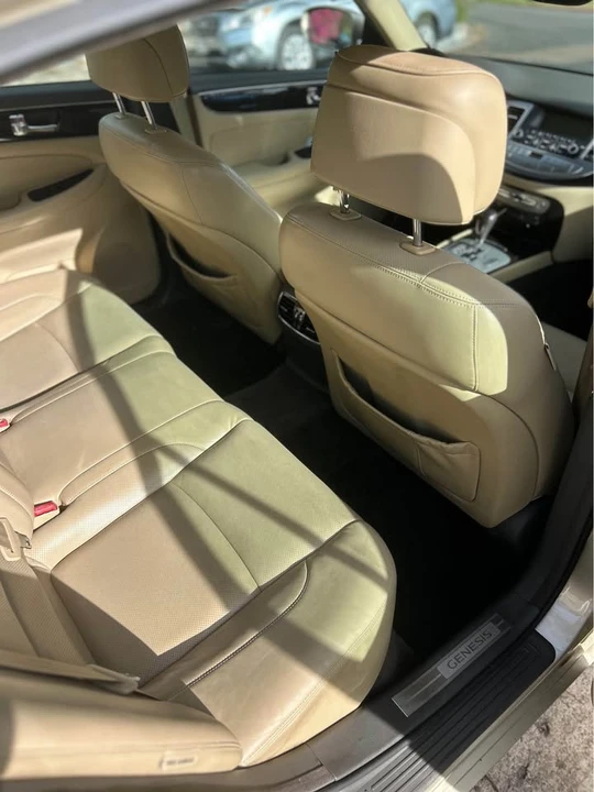 2011 Hyundai Genesis - Image 11 of 13