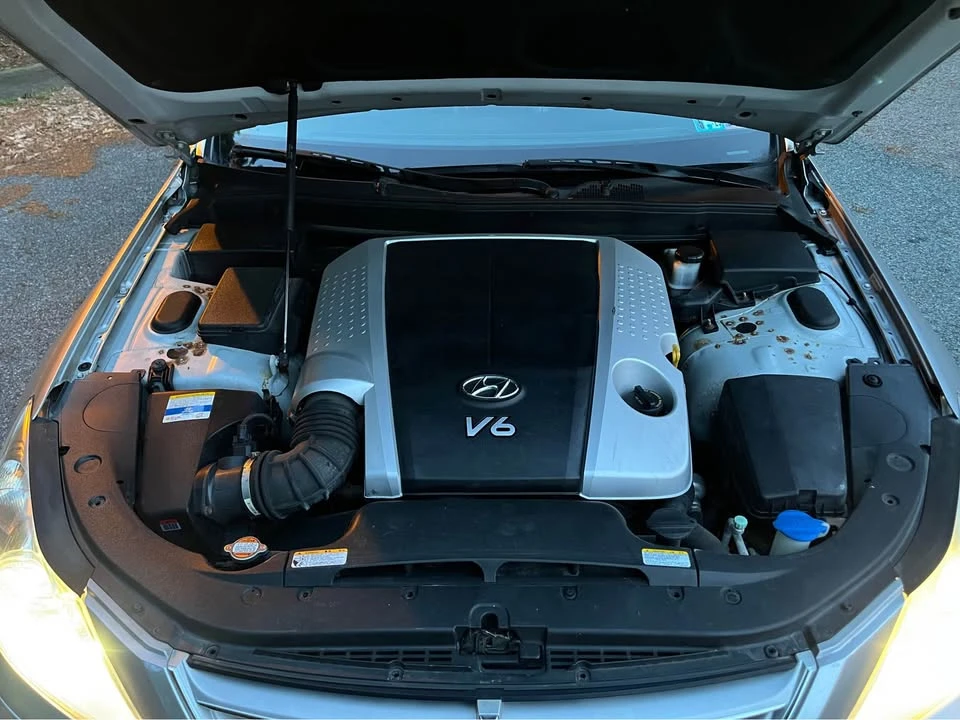 2011 Hyundai Genesis - Image 14 of 14