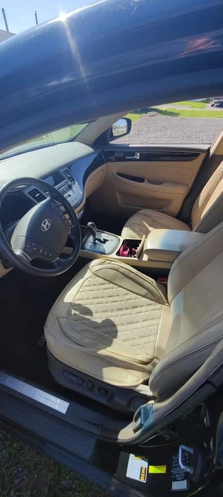2011 Hyundai Genesis - Image 6 of 12