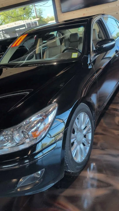 2011 Hyundai Genesis - Image 10 of 12