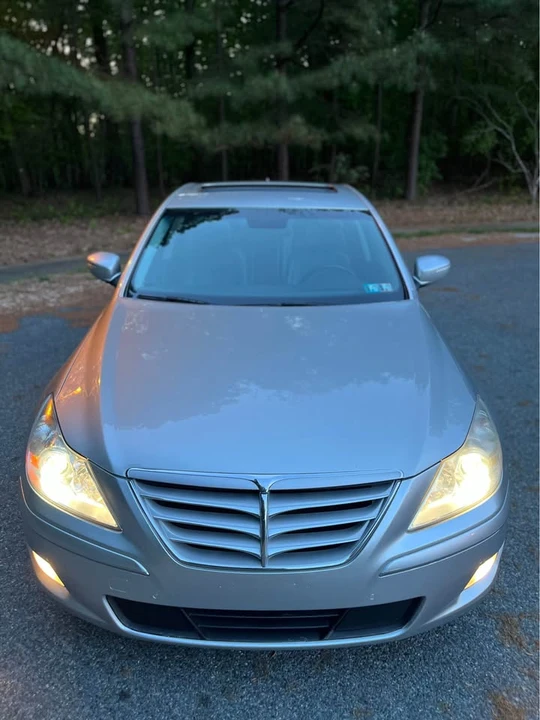 2011 Hyundai Genesis - Image 2 of 14