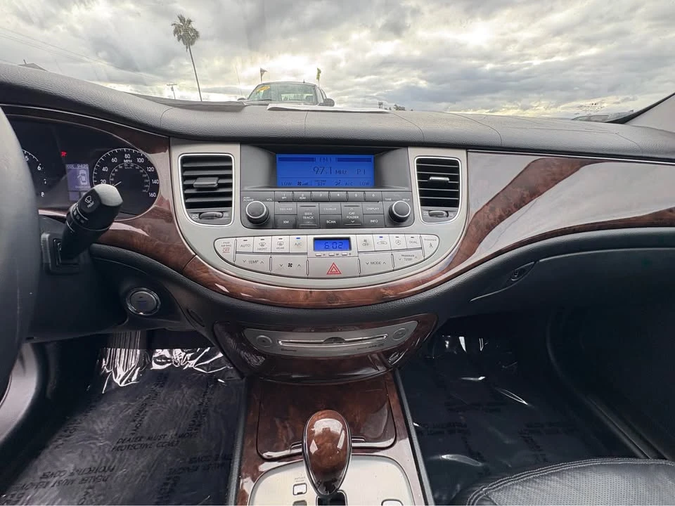 2011 Hyundai Genesis - Image 17 of 18