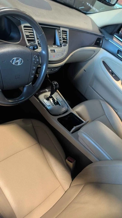 2011 Hyundai Genesis - Image 9 of 12