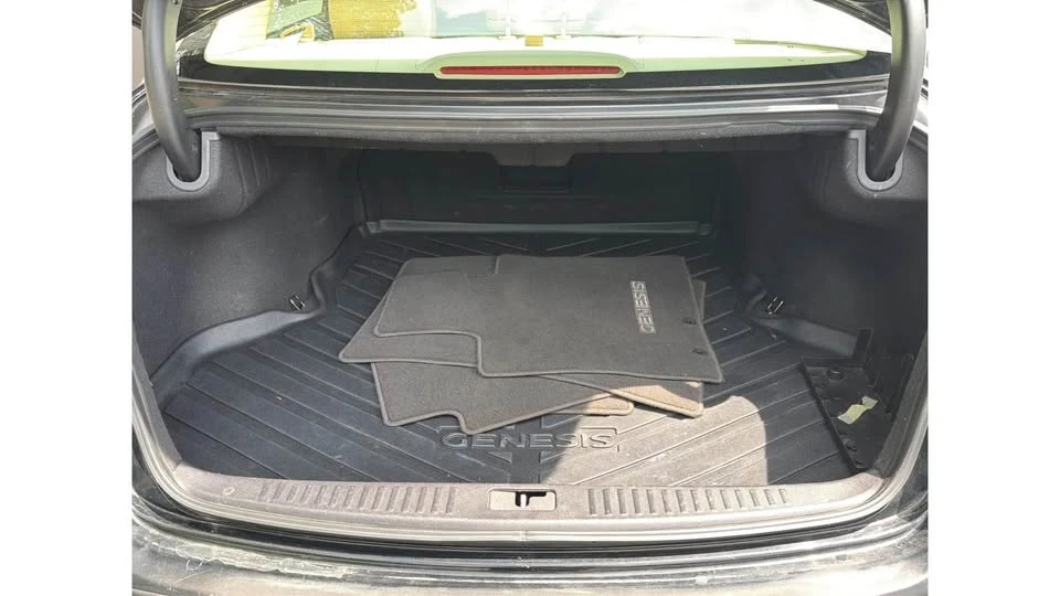 2011 Hyundai Genesis - Image 4 of 9