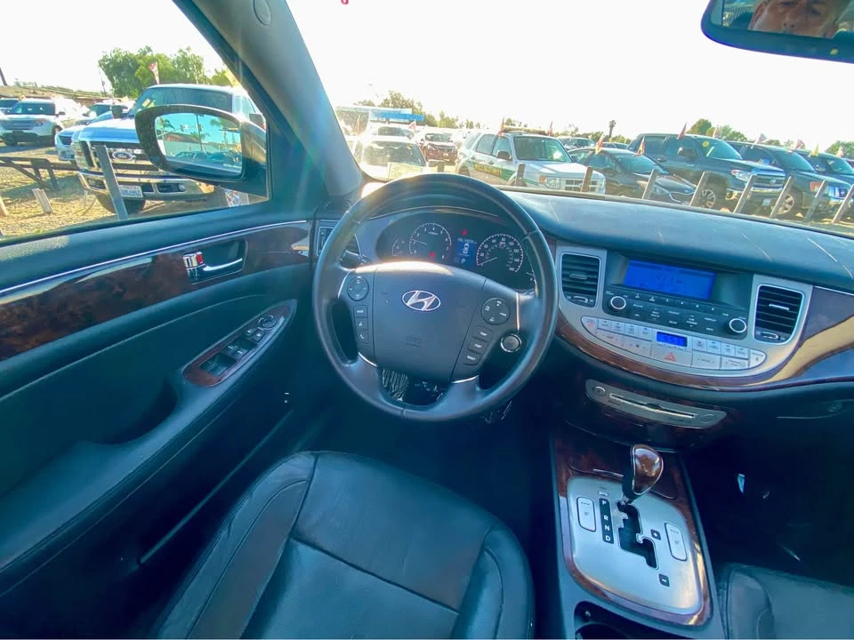 2011 Hyundai Genesis - Image 5 of 15
