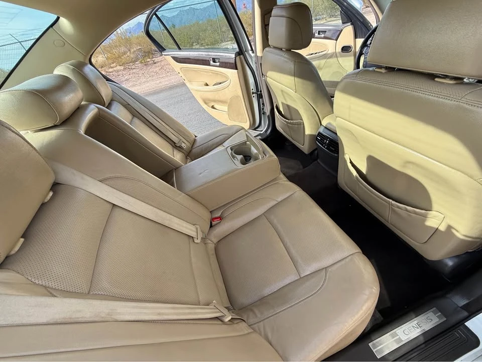 2011 Hyundai Genesis - Image 11 of 14