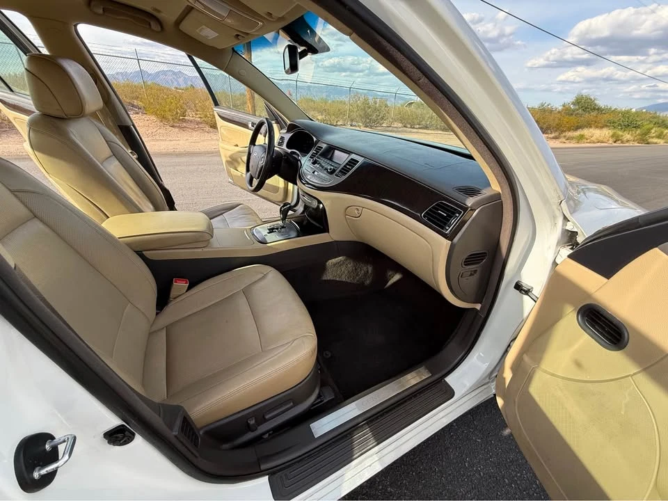 2011 Hyundai Genesis - Image 12 of 14