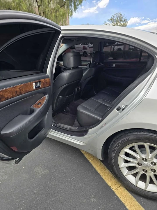 2011 Hyundai Genesis - Image 17 of 17