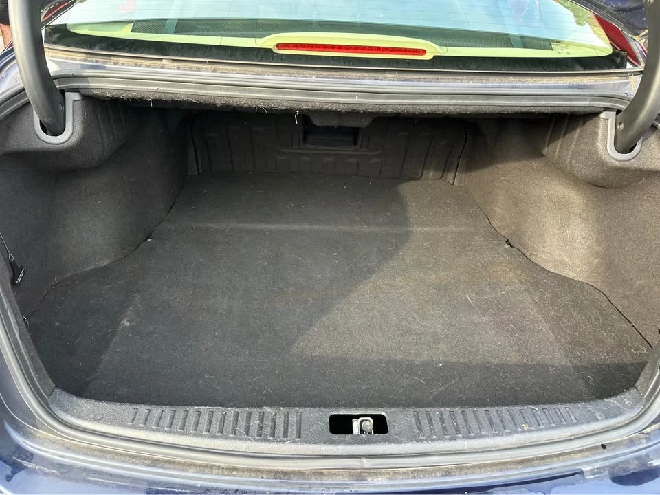 2011 Hyundai Genesis - Image 13 of 14