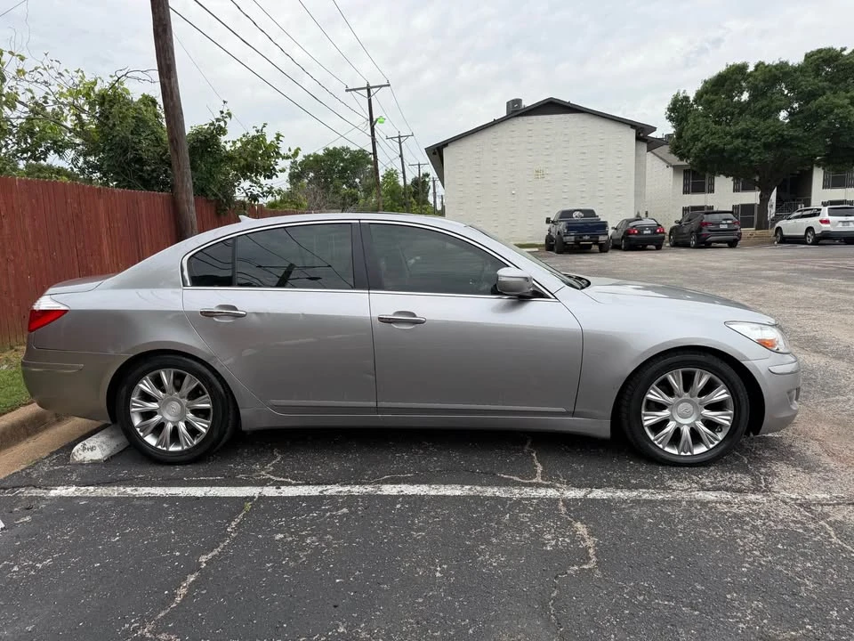 2011 Hyundai Genesis - Image 6 of 11