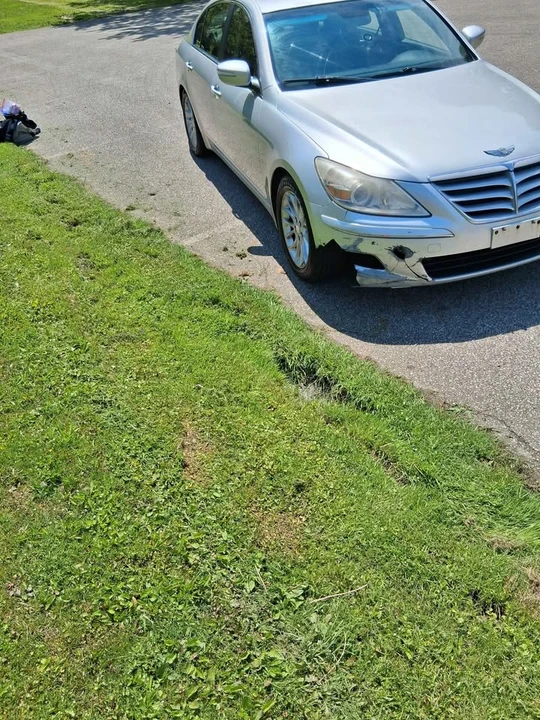2011 Hyundai Genesis - Image 2 of 4