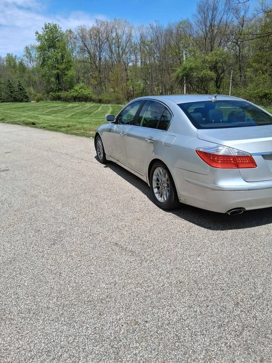 2011 Hyundai Genesis - Image 4 of 4