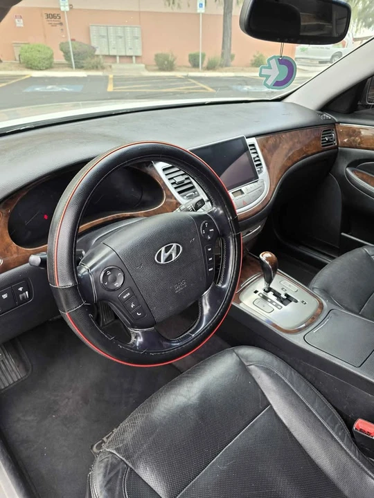 2011 Hyundai Genesis - Image 10 of 17