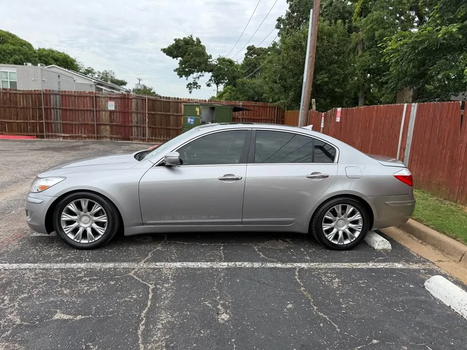 2011 Hyundai Genesis - Image 2 of 11