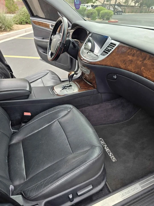 2011 Hyundai Genesis - Image 15 of 17