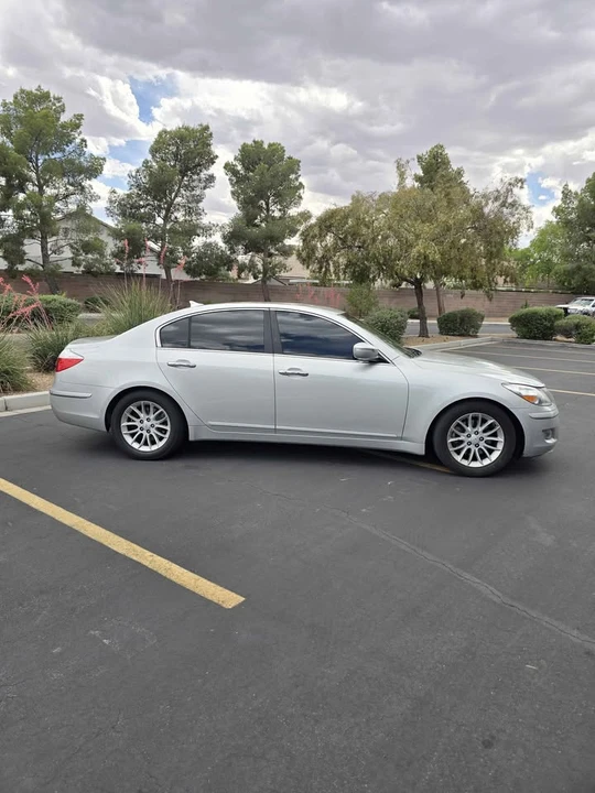 2011 Hyundai Genesis - Image 4 of 17