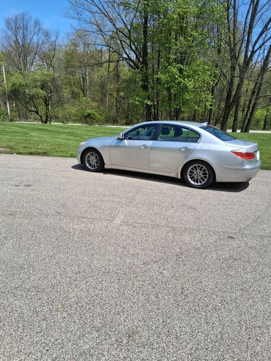 2011 Hyundai Genesis - Image 3 of 3