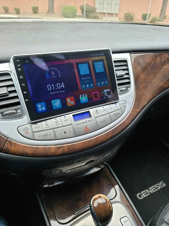 2011 Hyundai Genesis - Image 8 of 17