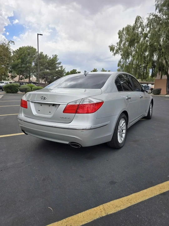 2011 Hyundai Genesis - Image 5 of 17