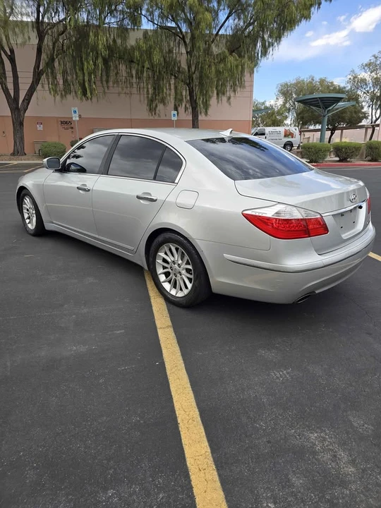 2011 Hyundai Genesis - Image 6 of 17