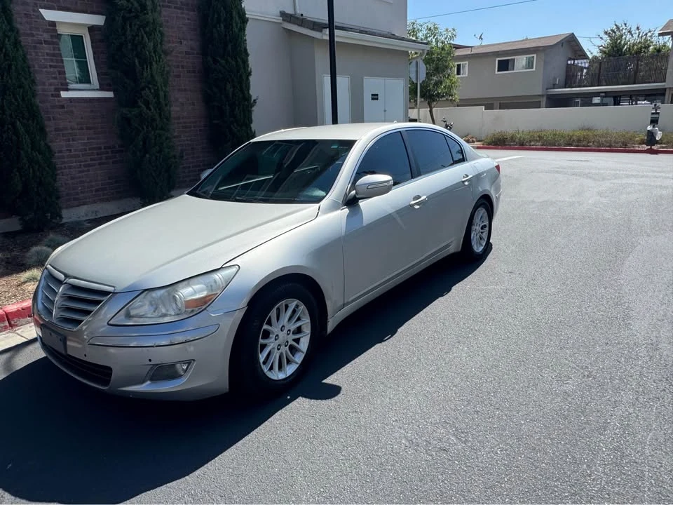 2011 Hyundai Genesis - Image 2 of 11