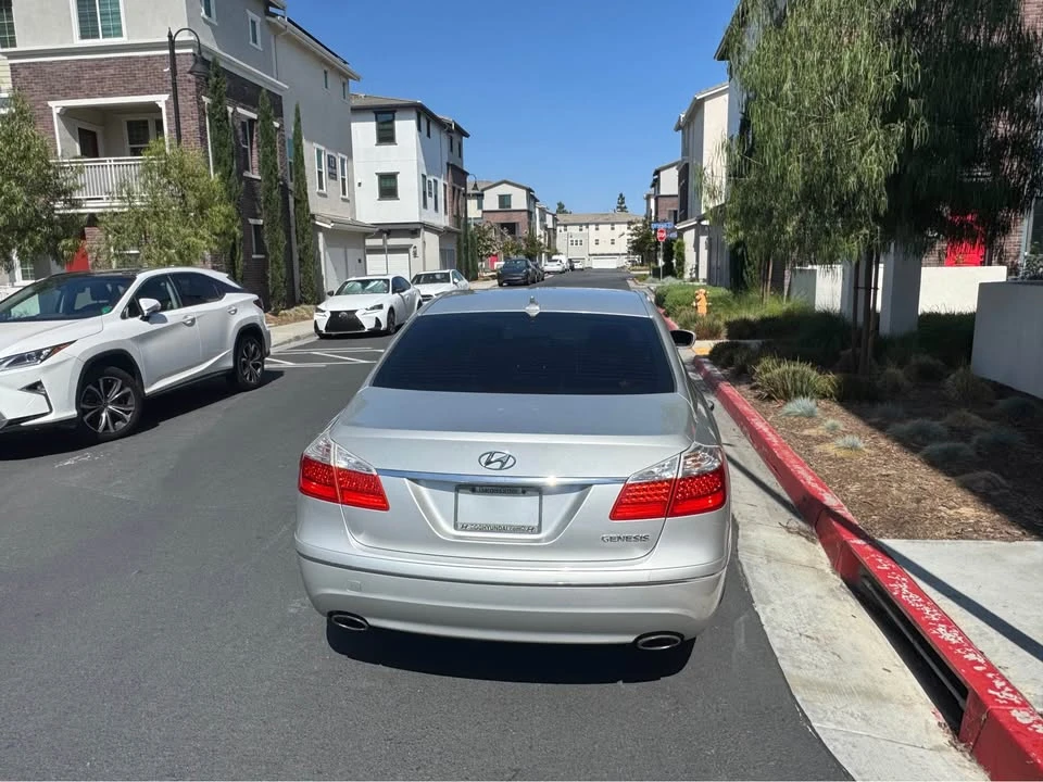 2011 Hyundai Genesis - Image 7 of 11