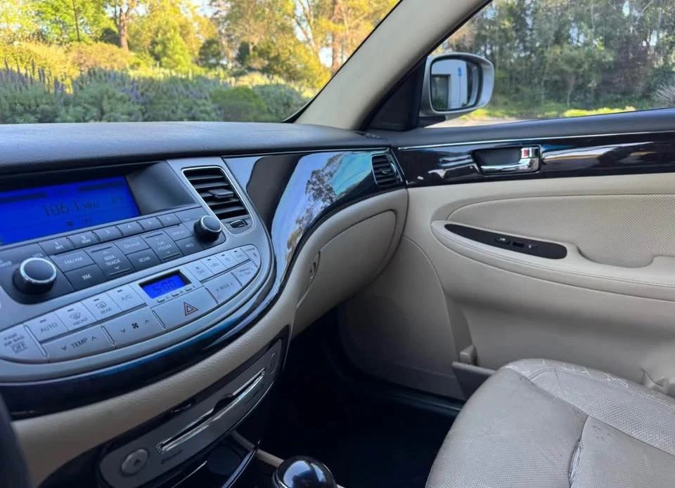 2011 Hyundai Genesis - Image 5 of 12