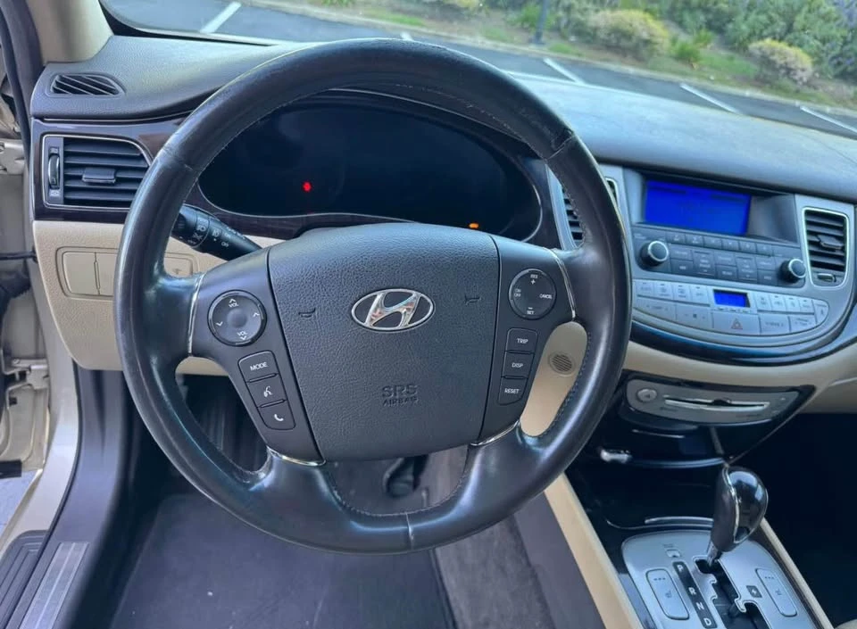 2011 Hyundai Genesis - Image 8 of 12