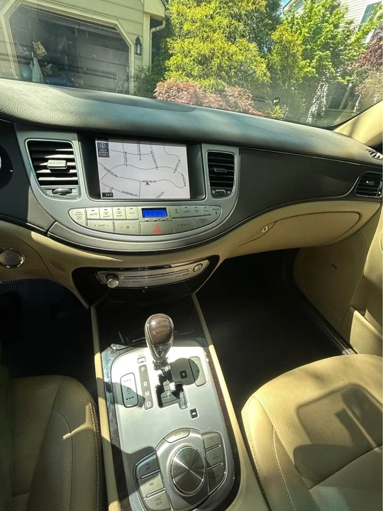 2011 Hyundai Genesis - Image 7 of 15