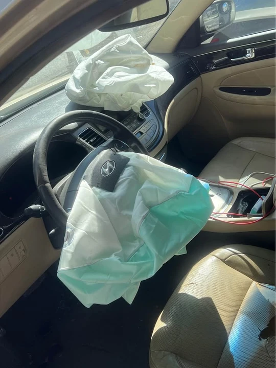 2011 Hyundai Genesis - Image 7 of 12
